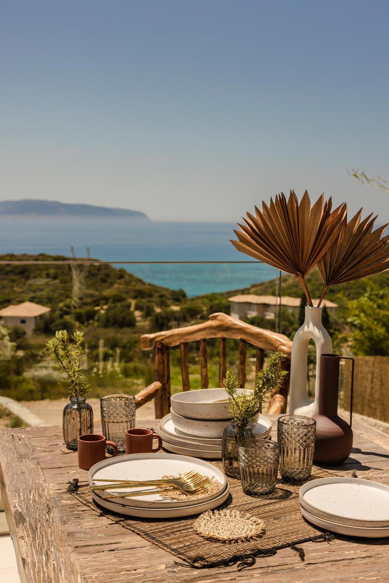 Hilaritas Luxury Suites Sea View, Private Pool & Jacuzzi Paradise Ratzaklíon Dış mekan fotoğraf
