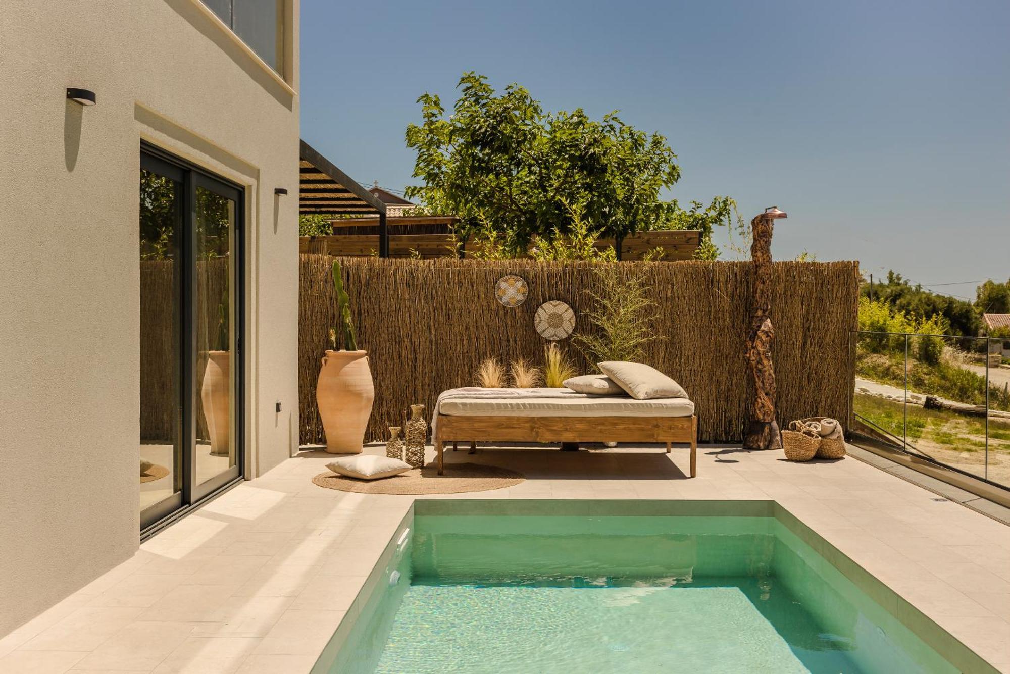 Hilaritas Luxury Suites Sea View, Private Pool & Jacuzzi Paradise Ratzaklíon Dış mekan fotoğraf