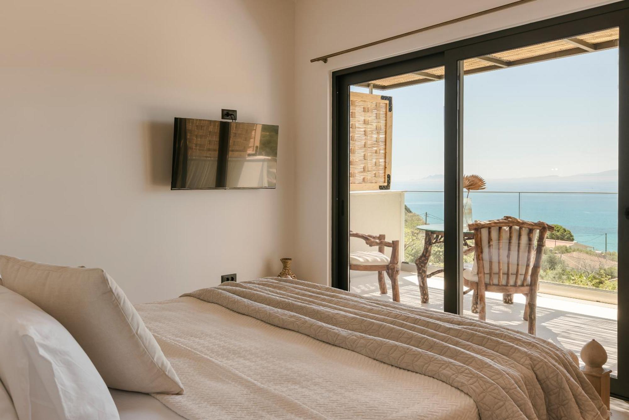 Hilaritas Luxury Suites Sea View, Private Pool & Jacuzzi Paradise Ratzaklíon Dış mekan fotoğraf