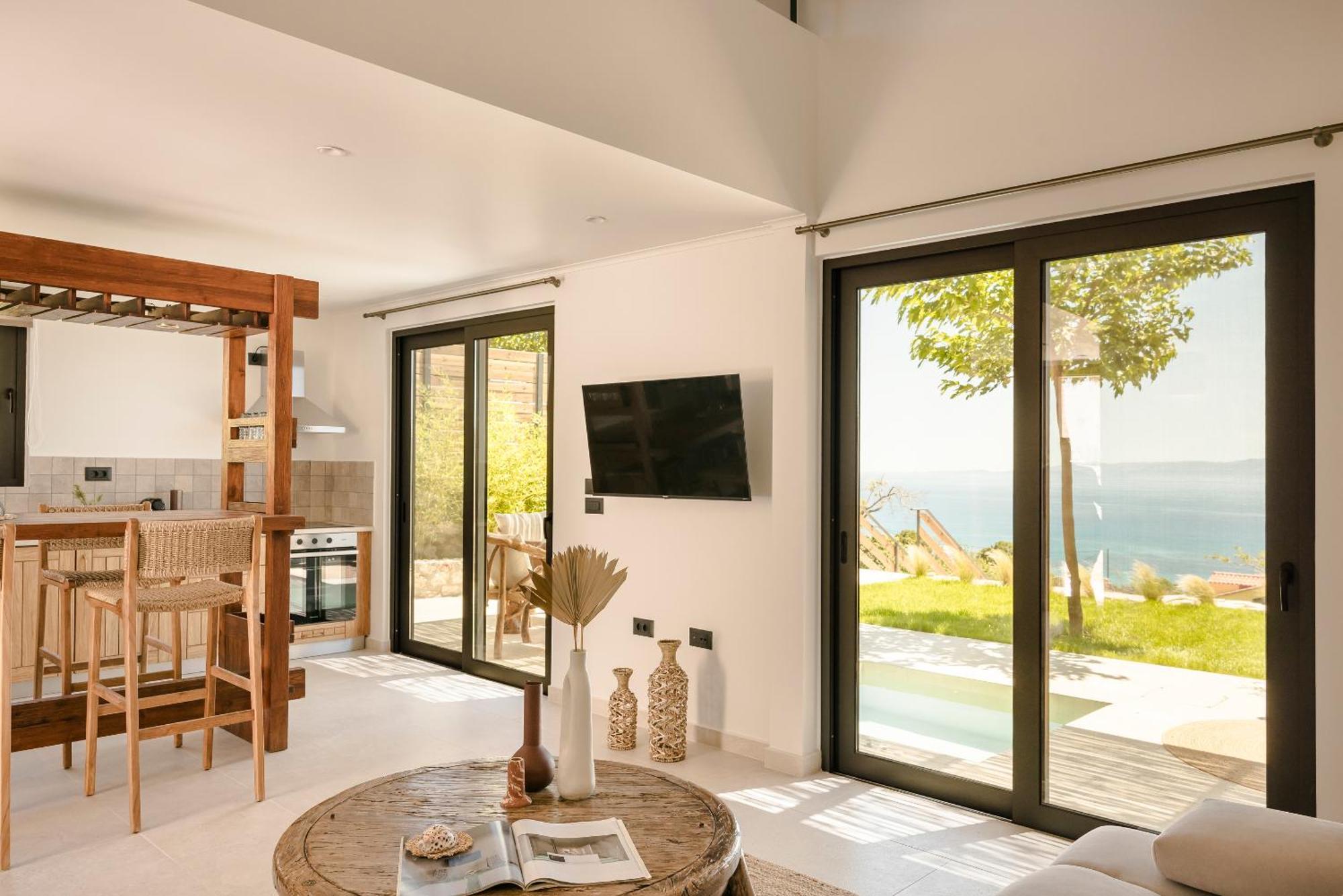Hilaritas Luxury Suites Sea View, Private Pool & Jacuzzi Paradise Ratzaklíon Dış mekan fotoğraf